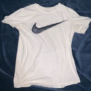 White nike T-shirt